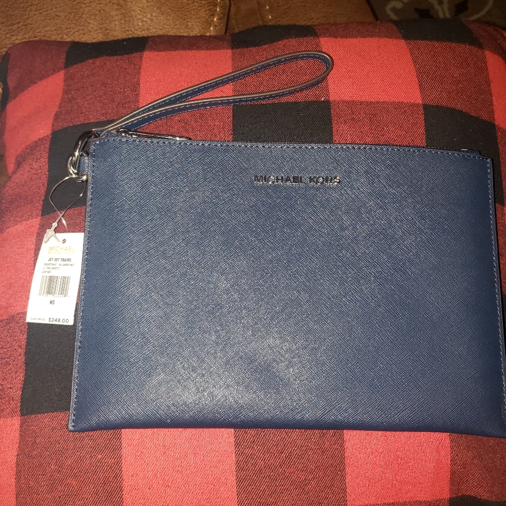 Michael kors jet set travel wristlet